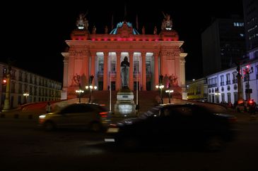 O Palácio Tiradentes, sede da Assembleia Legislativa do Estado do Rio de Janeiro, recebe iluminação especial como parte da campanha Outubro Rosa, de conscientização e combate ao câncer de mama. 