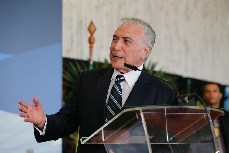 O presidente Michel Temer discursa na cerimônia de assinatura da declaração Presidencial Conjunta Brasil-Paraguai sobre Integração Física, na sede da usina hidrelétrica Itaipu Binacional, em Foz do Iguaçu (PR).