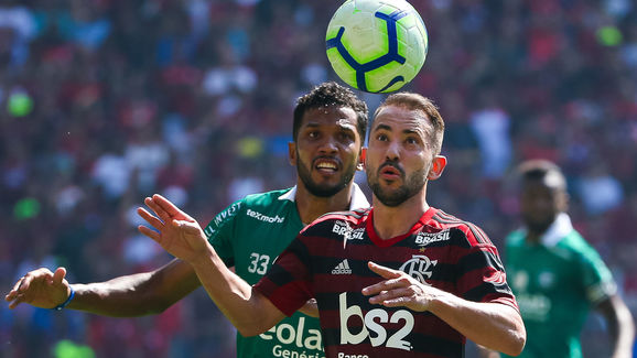 Everton Ribeiro,Yago