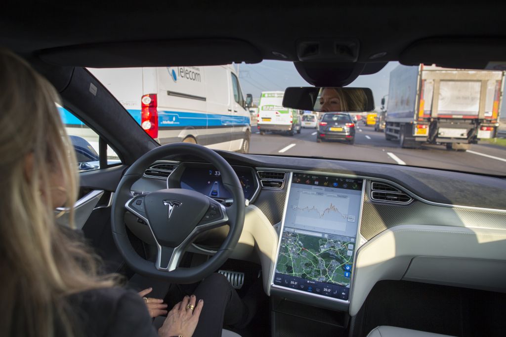 Piloto automático da Tesla é 9 vezes mais seguro do que a direção comum - 2