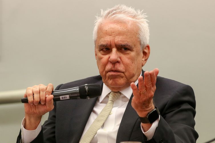 O presidente da Petrobras, Roberto Castello Branco, participa de audiência pública na Comissão de Fiscalização Financeira e Controle da Câmara dos Deputados