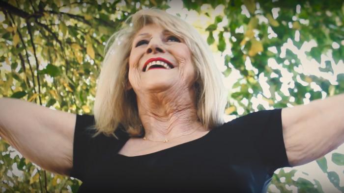 Regina Vogue é a primeira youtuber sênior do Brasil, aos 74 anos - 1