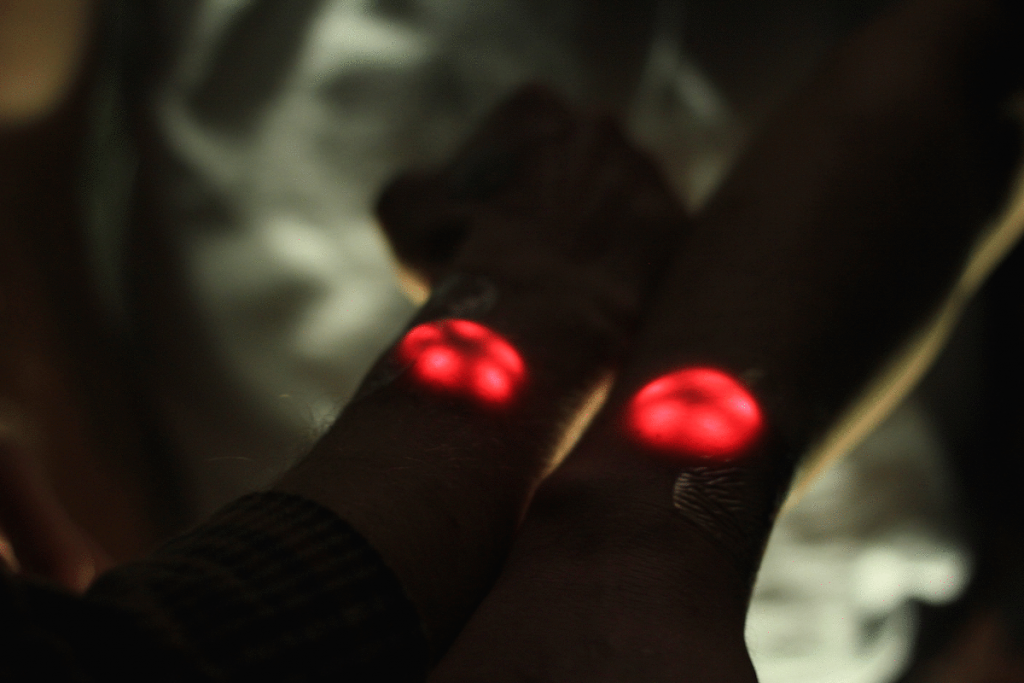 Tattoo do futuro: transumanista implanta LEDs na pele (e mais alguns gadgets) - 2