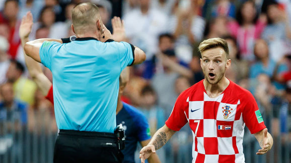 Nestor Pitana,Ivan Rakitic