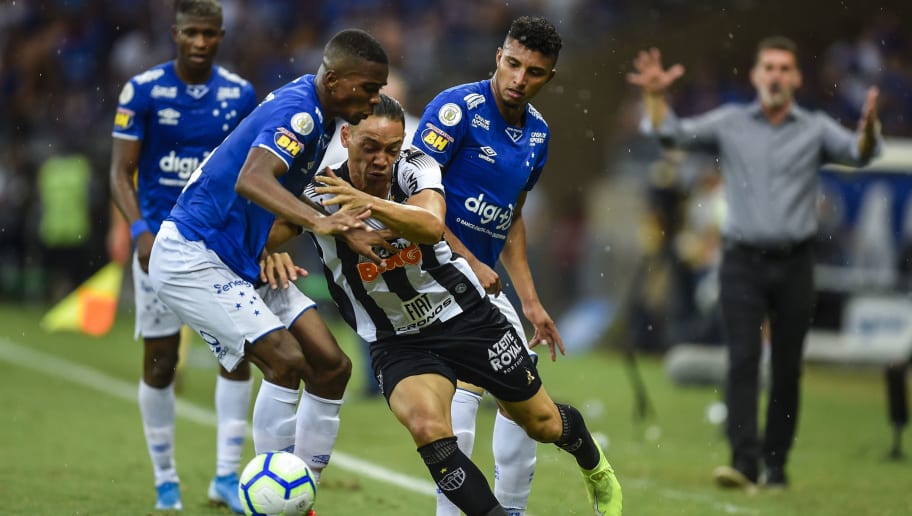 Arremesso de garrafa, racismo...ações de torcedores marcam clássico no Mineirão - 1