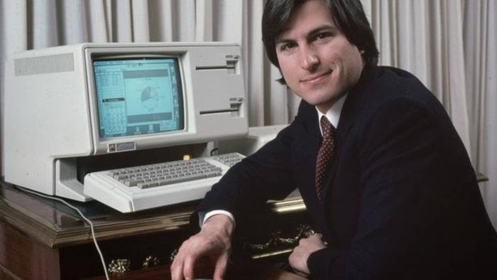 Disquete do Macintosh assinado por Steve Jobs vai a leilão por 7,5 mil dólares - 1
