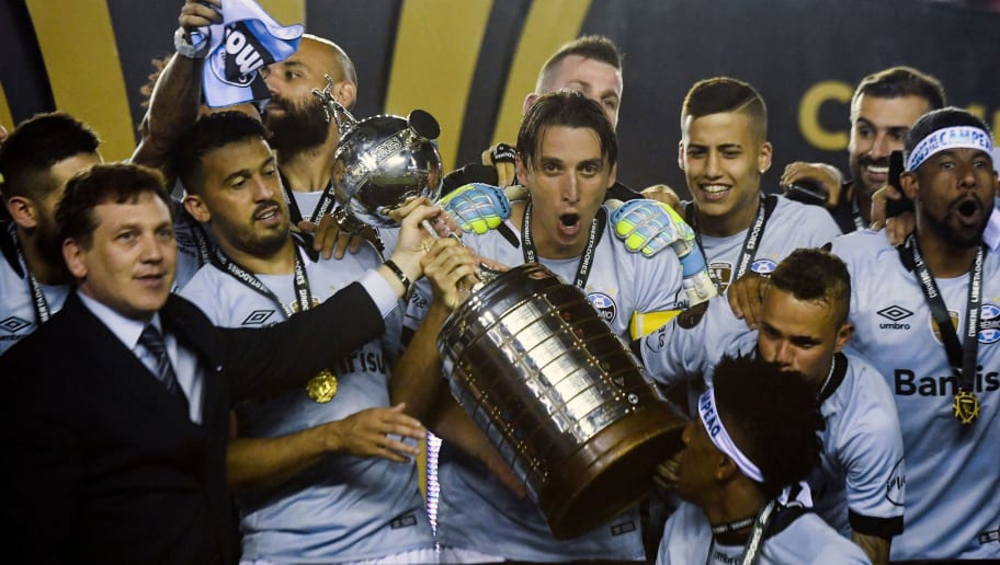 Dois anos depois: cinco momentos que marcaram o tri gremista na Libertadores - 1