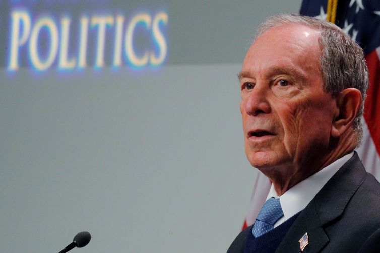 FILE PHOTO: Former New York City Mayor and possible 2020 Democratic presidential candidate Michael Bloomberg speaks at the Institute of Politics at Saint Anselm College in Manchester, New Hampshire, U.S., January 29, 2019. REUTERS/Brian Snyder