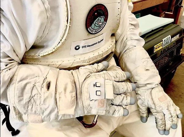 Luva inteligente ajudará astronautas a controlar drones e robôs em outros mundos - 2