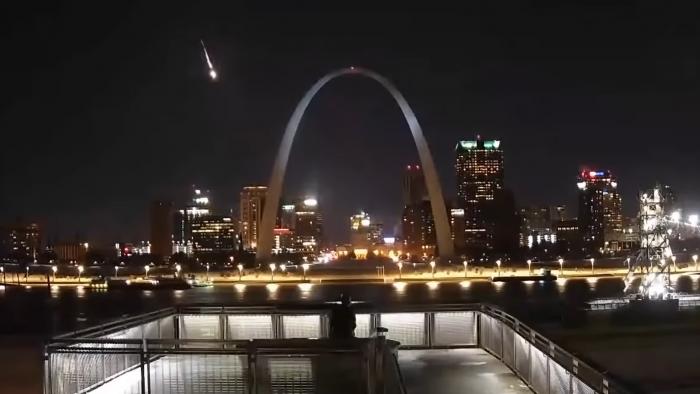 Meteoro corta o céu dos Estados Unidos e rende belas imagens; assista ao vídeo - 1