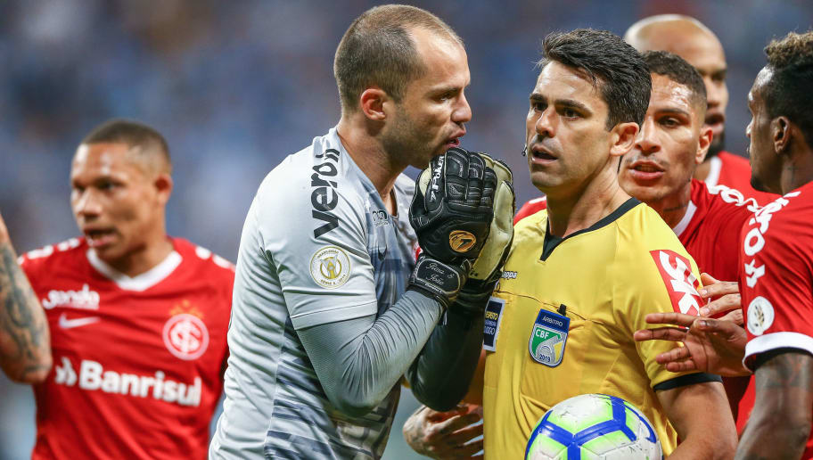 Por expulsão no Gre-Nal, Marcelo Lomba é denunciado pelo STJD e pode pegar 