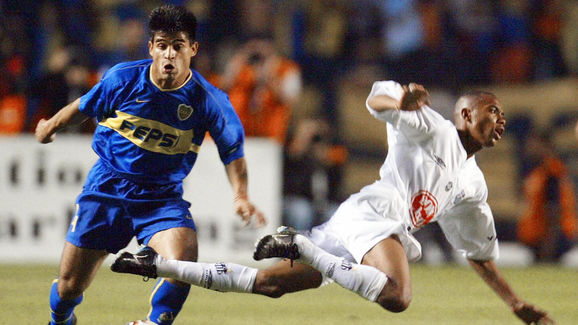 Hugo Ibarra (L) of Boca Juniors of Argen