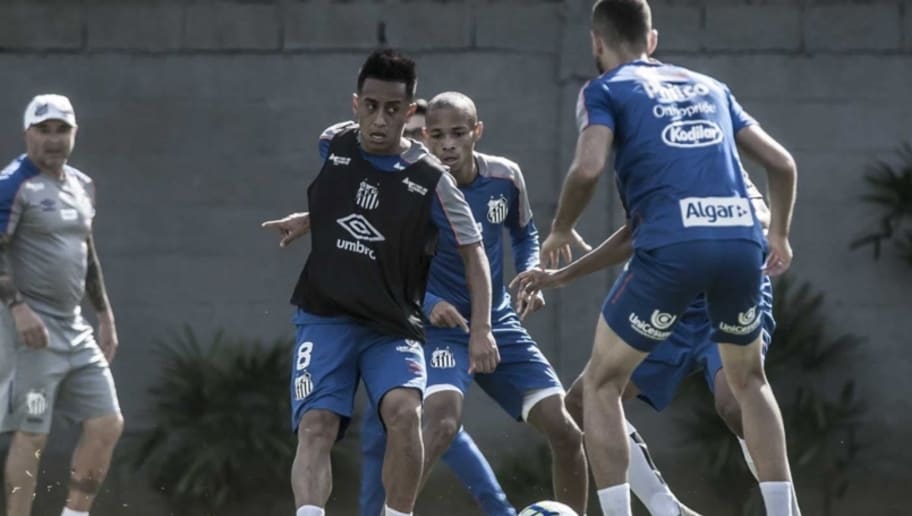 Sem oportunidades com Sampaoli, meia-atacante deve trocar o Santos pelo César Vallejo, do Peru - 1