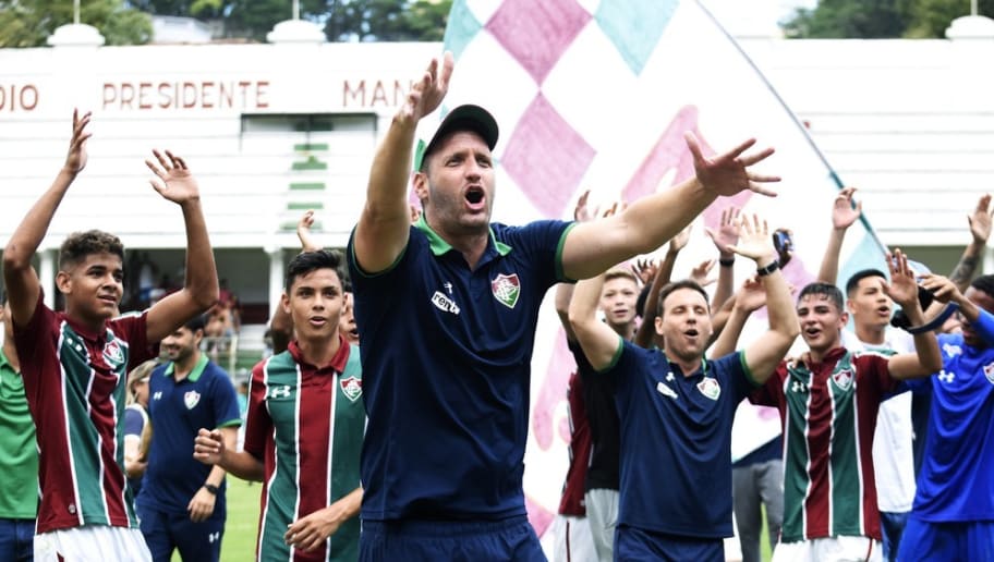 Sensação na base, técnico do sub-17 tem formação no exterior e valoriza DNA do Flu - 1