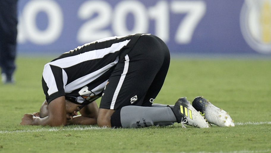 Após temporada no Mafra, de Portugal, Tanque retorna ao Botafogo e clube bate o martelo sobre futuro - 1