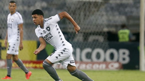 Com aval de Alberto Valentim, Botafogo prioriza renovar com jovem atacante valorizado no mercado - 2