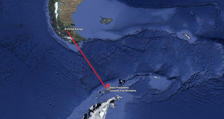 Força Aérea do Chile informou que "38 pessoas, incluindo 17 tripulantes e 21 passageiros" estavam a bordo.