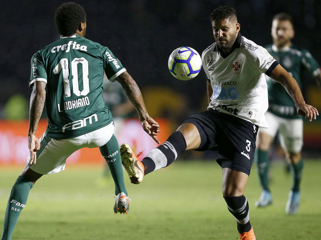 Oswaldo Henriquez,Luiz Adriano