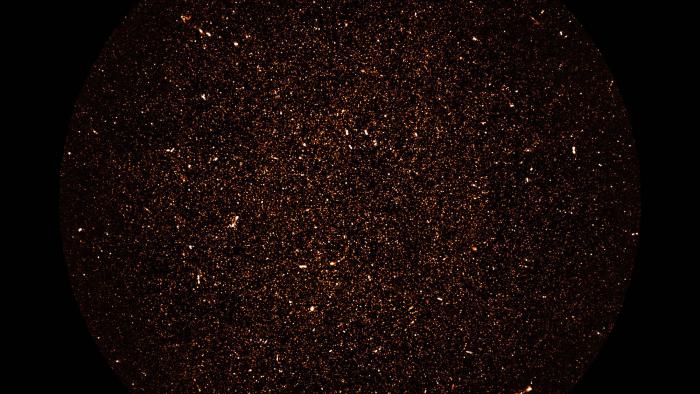 Não são estrelas: cada ponto de luz nesta imagem é uma galáxia muito distante - 1