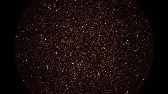 Não são estrelas: cada ponto de luz nesta imagem é uma galáxia muito distante - 1
