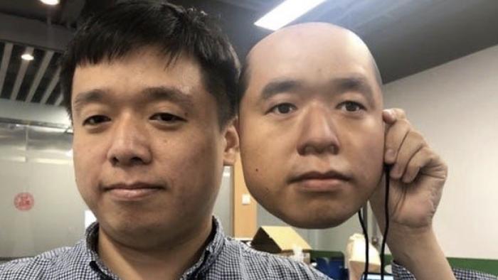 Pesquisadores driblam sistemas de reconhecimento facial usando máscara bizarra - 1