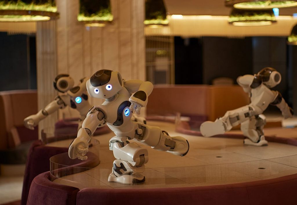 Softbank abre café em Tóquio com robôs Pepper como atendentes - 2