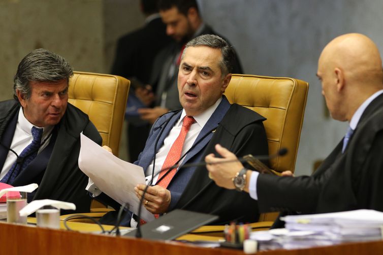 Os ministros Luiz Fux, Luis Roberto Barroso e Alexandre de Moraes, durante sessão do STF que retoma julgamento sobre o compartilhamento de dados bancários e fiscais.