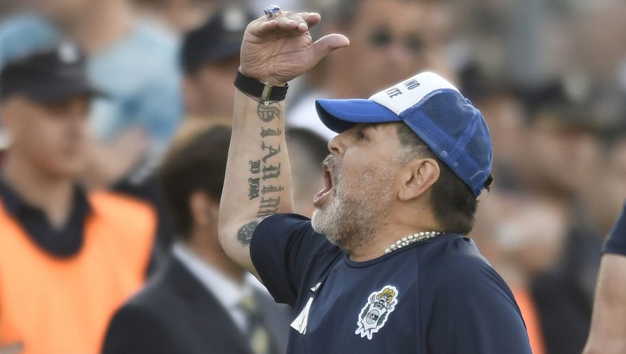Vídeo com Maradona destratando crianças viraliza e mostra faceta lamentável do craque - 1