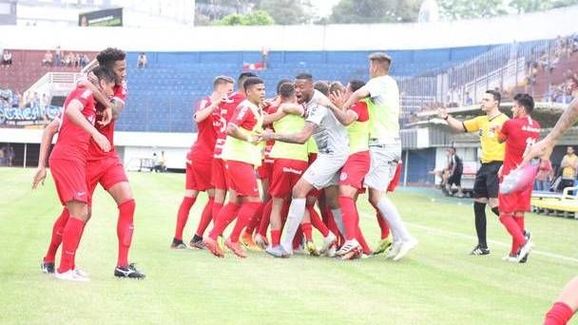 6 confrontos eliminatórios entre Grêmio e Inter ao longo da história - 4