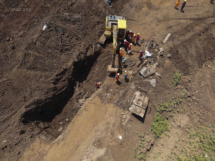 O Corpo de Bombeiros de Minas Gerais informou hoje (19) que encontrou o corpo de mais uma vítima do rompimento da barragem da Mina Córrego do Feijão, em Brumadinho, na região metropolitana de Belo Horizonte.