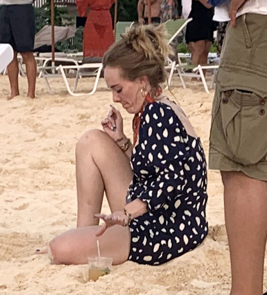 Adele aparece irreconhecível em novas fotos durante férias no Caribe - 10