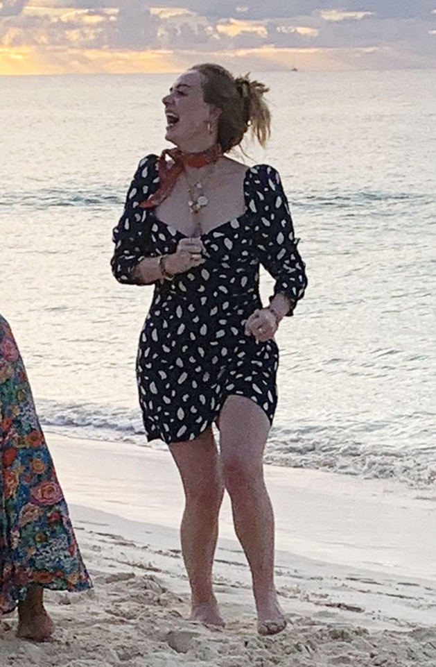 Adele aparece irreconhecível em novas fotos durante férias no Caribe - 12