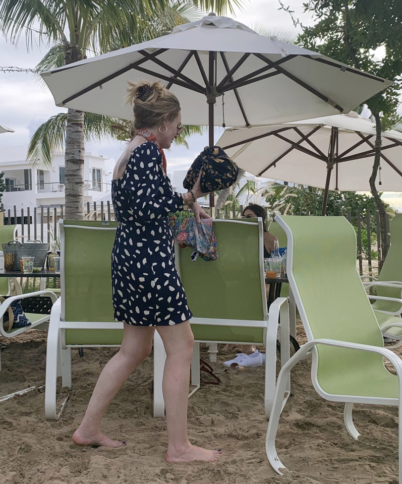 Adele aparece irreconhecível em novas fotos durante férias no Caribe - 4