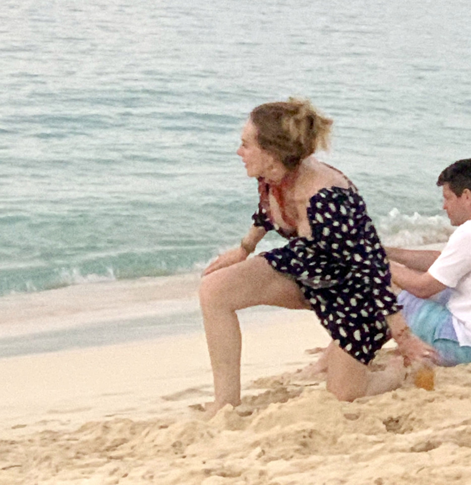 Adele aparece irreconhecível em novas fotos durante férias no Caribe - 7