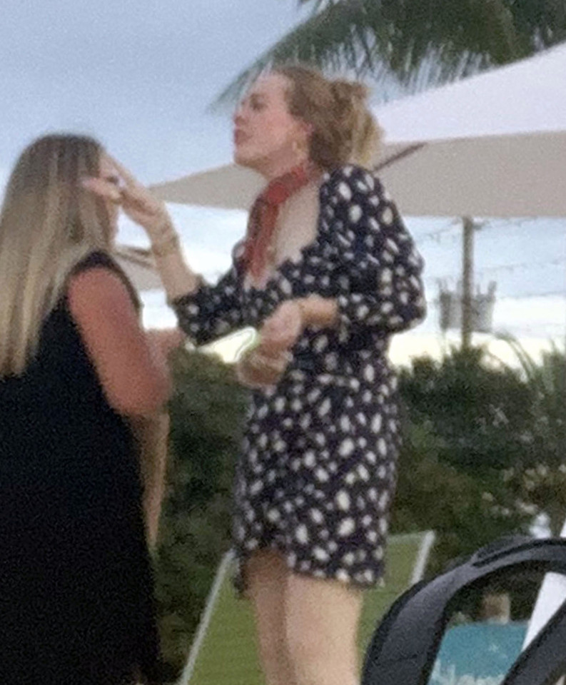 Adele aparece irreconhecível em novas fotos durante férias no Caribe - 8