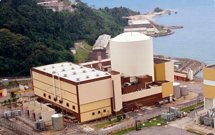 Angra 1, situada no município de Angra dos Reis, Rio de Janeiro.