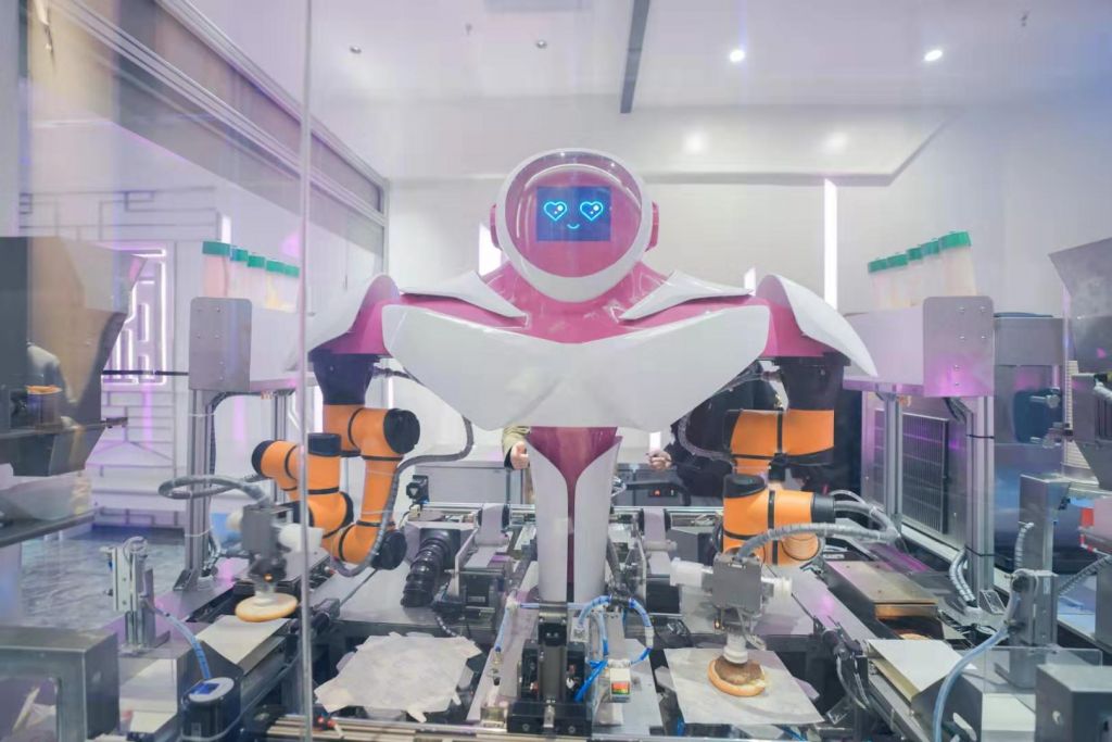 China ganha primeiro restaurante onde robôs são os cozinheiros - 2