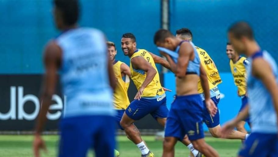 Com aval de Abel, Vasco tenta a contratação de meio-campista do Grêmio avaliado em R$ 6 milhões - 1