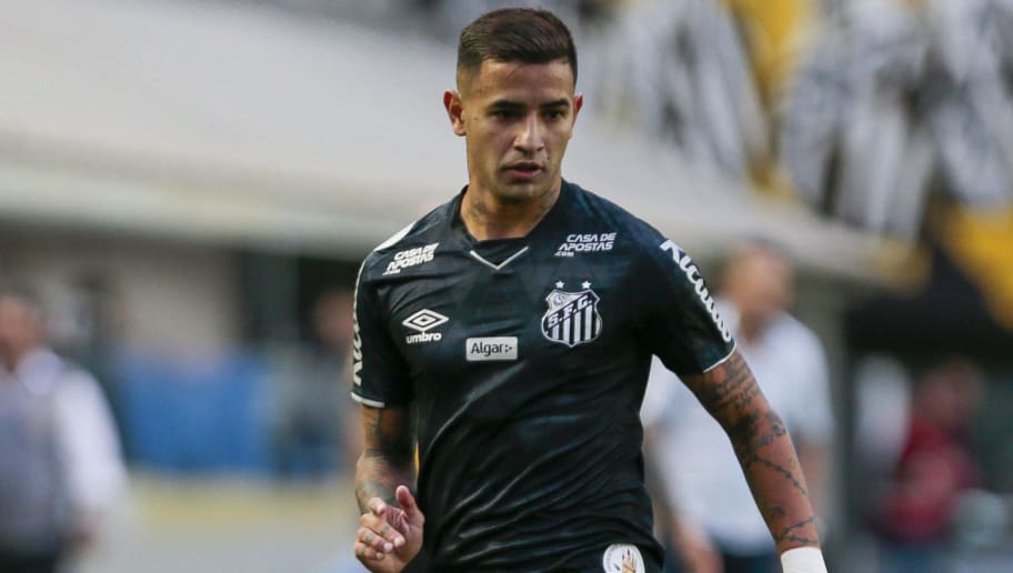 E os gringos? Com sete estrangeiros, Santos ainda pensa em 