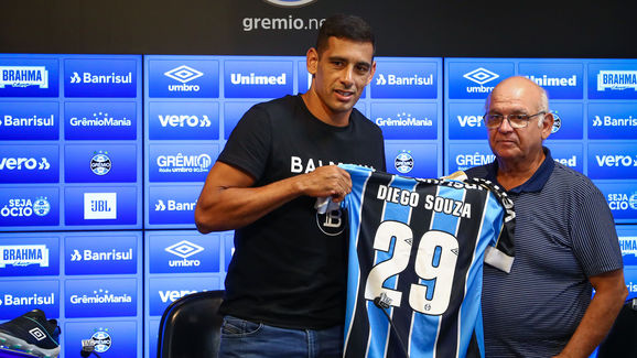 Fã de Renato, Thiago Neves fala sobre importância do Grêmio: 