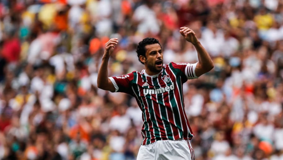 Fluminense aguarda situação de Fred e nem pensa em 