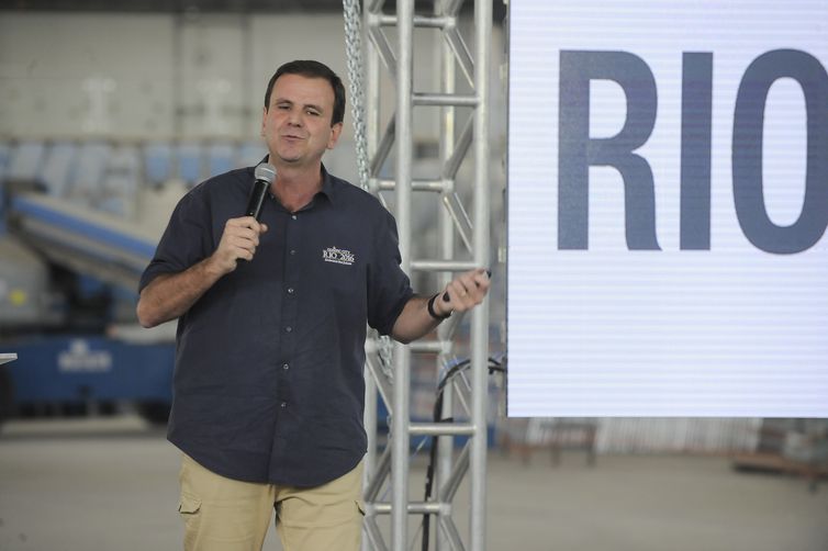 Prefeito Eduardo Paes, e o presidente do Comitê Rio 2016, Carlos Arthur Nuzman, recebem jornalistas, no Parque Olímpico da Barra da Tijuca, para agenda que marca um ano para os Jogos Olímpicos (Tânia Rêgo/Agência Brasil)