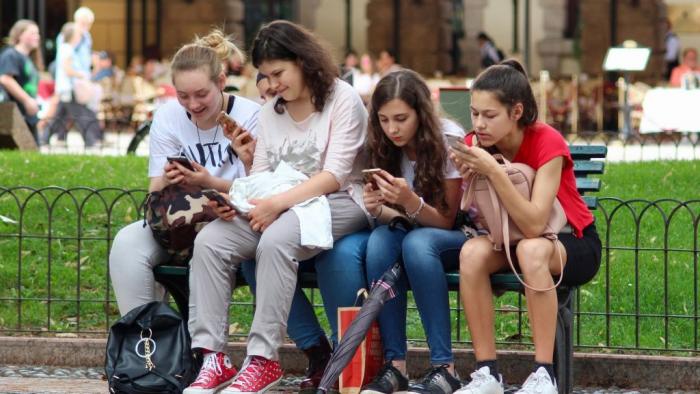 Projeto de lei dos EUA quer proibir menores de 21 anos de usar celular - 1