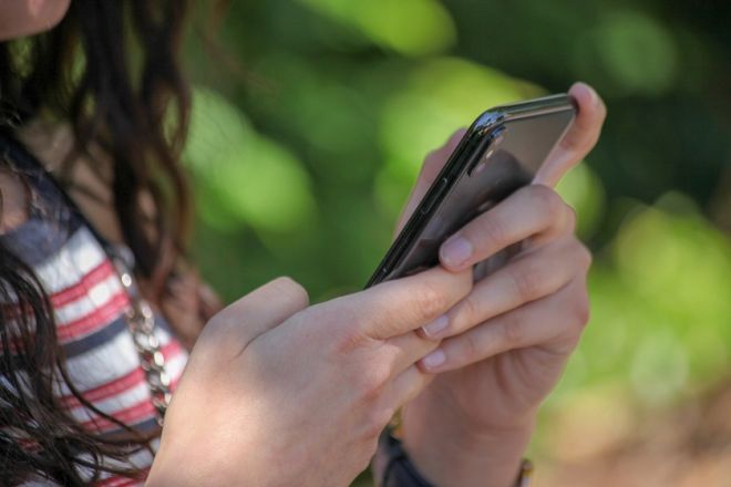 Projeto de lei dos EUA quer proibir menores de 21 anos de usar celular - 2