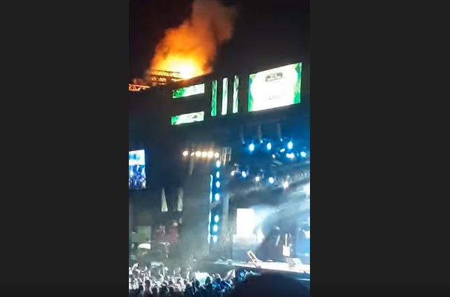 Vídeo: palco de Gusttavo Lima pega fogo durante show - 1
