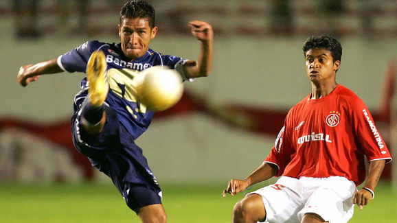 Joaquin Botero (I) Pumas de Mexico, disp