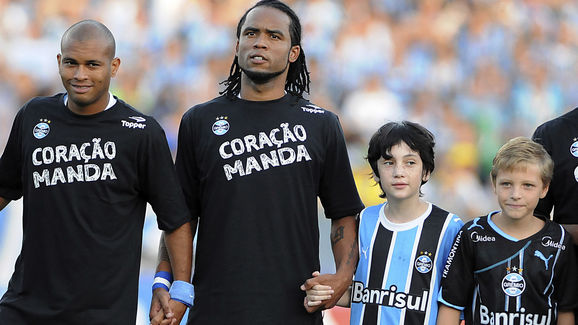 Gremio (BRA) v Oriente Petrolero (BOL) -Copa Santander Libertadores 2011