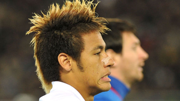 Strikers, Neymar (L) of Santos and Lione