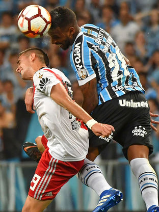 FBL-LIBERTADORES-GREMIO-RIVER