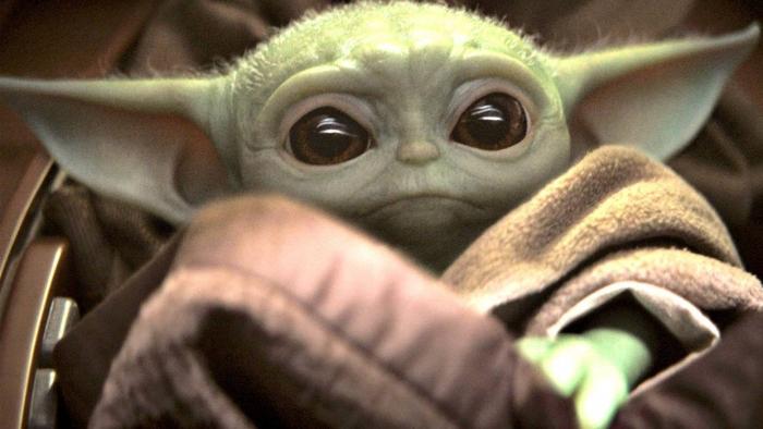 Disney declara guerra contra bonecos falsificados do Bebê Yoda - 1